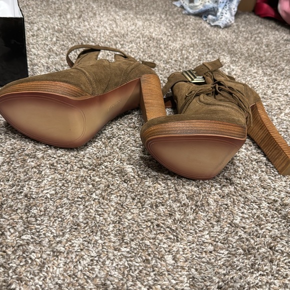 NEW! Boutique 9 dark taupe suede ankle boot size 9.5 - Picture 4 of 4
